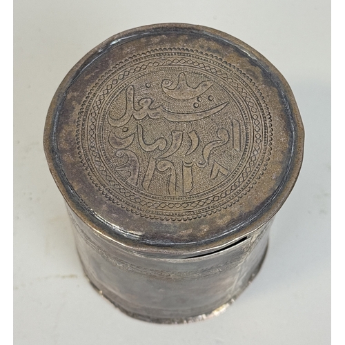 158 - AN INDIAN/ISLAMIC SILVER BOX AND COVER
Weight: 99gms
8cm H