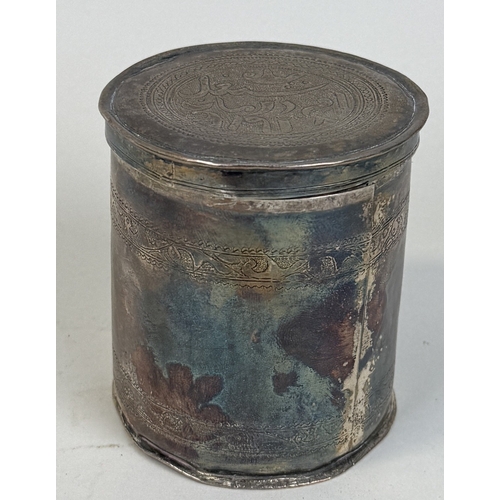 158 - AN INDIAN/ISLAMIC SILVER BOX AND COVER
Weight: 99gms
8cm H