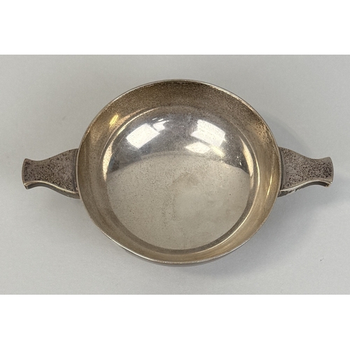 170 - A SILVER QUAICH MARKED FOR 'JRD'
Weight: 95gms
12cm W