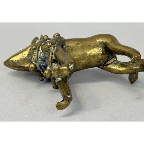 252 - A CHINESE BRONZE SCULPTURE OF A DOG, MOST PROBABLY 18TH CENTURY
 