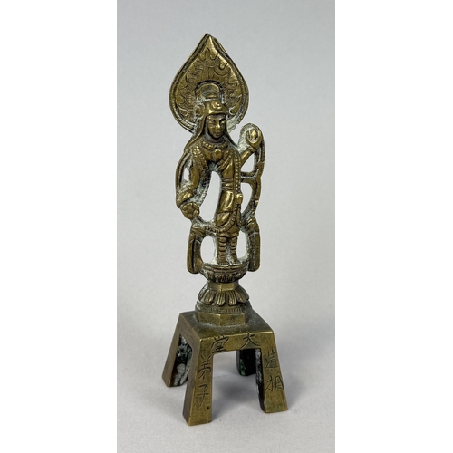 255 - A CHINESE BRONZE FIGURE OF THE GUANYIN
Calligraphy on the stand.
13cm H
 ... 