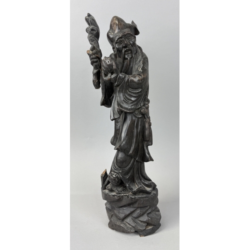 261 - A LARGE CHINESE FIGURE OF THE GOD OF LONGEVITY, SHOULAO HOLDING THE PEACH
43cm H