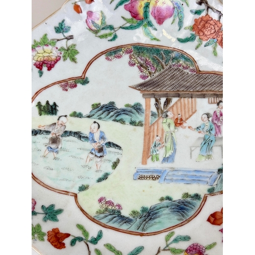 266 - A CHINESE PORCELAIN DISH OF LOZENGE SHAPE PAINTED WITH FIGURES AND FRUITS
29 x 24 x 8 cm
Iron red se... 