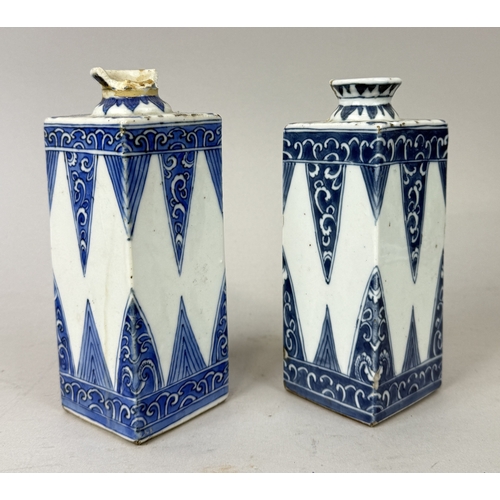 285 - A PAIR OF CHINESE VASES, KANGXI PERIOD
17cm H each.