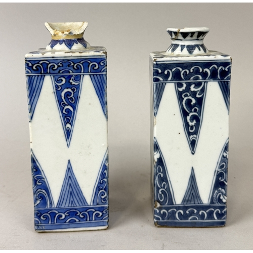 285 - A PAIR OF CHINESE VASES, KANGXI PERIOD
17cm H each.