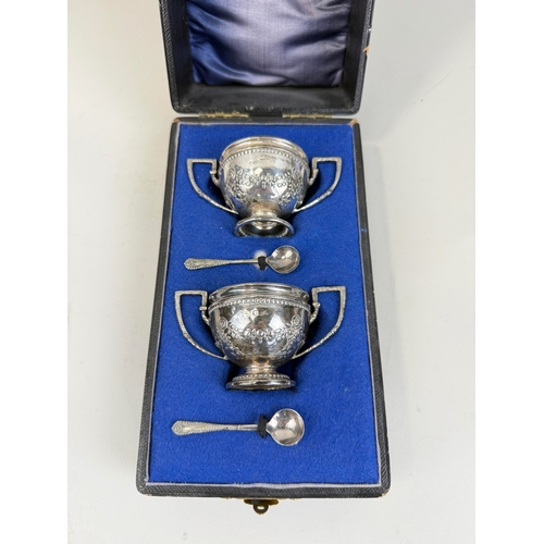 101 - A PAIR OF SILVER SALTS WITH SPOONS IN CASE
Total silver weight: 111gms