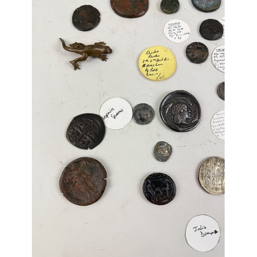 120 - VARIOUS COINS TO INCLUDE ANCIENT ROMAN, MEDIEVAL AND MORE TOGETHER WITH A SILVER BADGE, NEOLITHIC AR... 