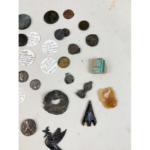 120 - VARIOUS COINS TO INCLUDE ANCIENT ROMAN, MEDIEVAL AND MORE TOGETHER WITH A SILVER BADGE, NEOLITHIC AR... 