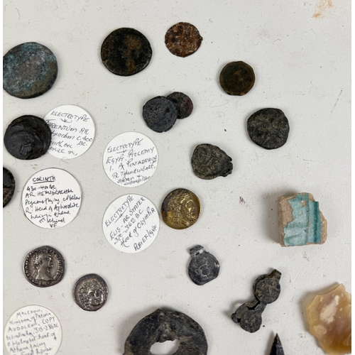 120 - VARIOUS COINS TO INCLUDE ANCIENT ROMAN, MEDIEVAL AND MORE TOGETHER WITH A SILVER BADGE, NEOLITHIC AR... 