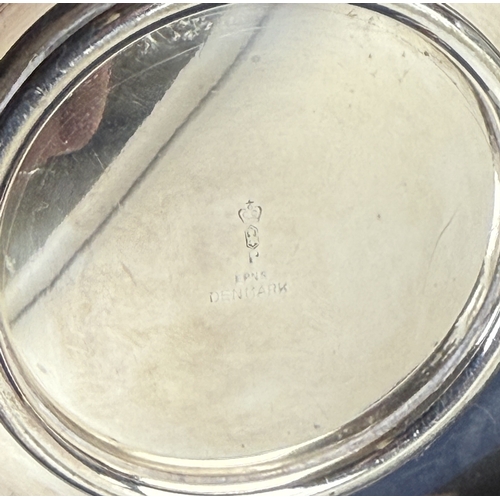 163 - A GROUP OF SILVER PLATED CUTLERY IN CANTEENS TO INCLUDE WALKER AND HALL, ALONG WITH SPOONS SET, TEA ... 