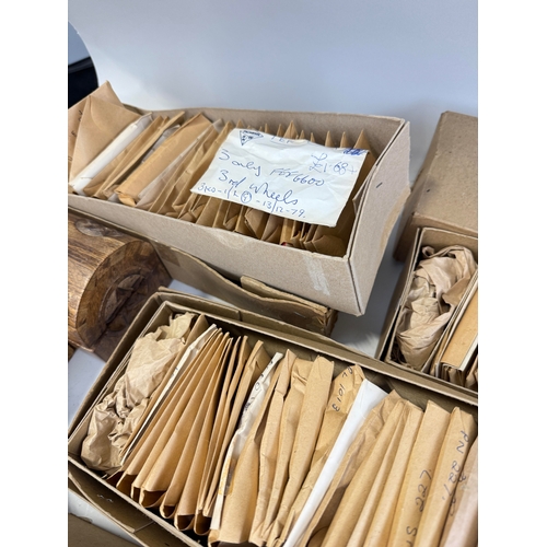 183 - A COLLECTION OF WATCH PARTS IN ENVELOPES, TO INCLUDE ZENITH, LONGINES, ALPINA
Spring bolts, wheels, ... 
