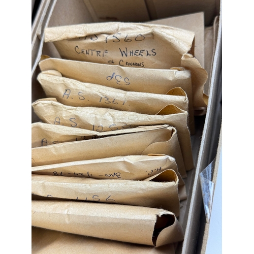 183 - A COLLECTION OF WATCH PARTS IN ENVELOPES, TO INCLUDE ZENITH, LONGINES, ALPINA
Spring bolts, wheels, ... 
