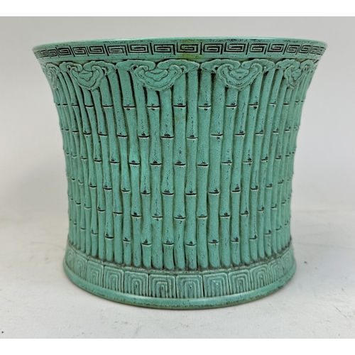 187 - A CHINESE GREEN GLAZED FAUX BAMBOO BRUSH POT
Character mark to verso.
21cm x 16cm... 
