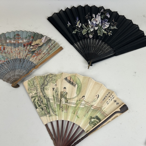 218 - A GROUP OF FIVE CHINESE FANS TO INCLUDE ANTIQUE AND HANDPAINTED
One dated '1900'