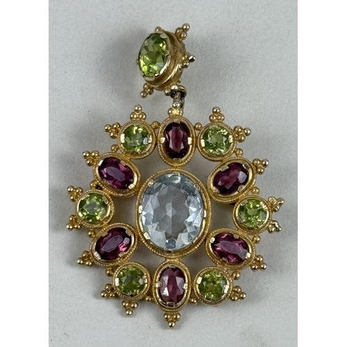 40 - A 9CT GOLD GEM SET PENDANT
Weight: 11.9gms