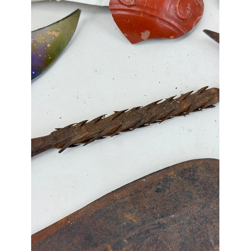 311 - CURIOSITIES TO INCLUDE LARGE MEDIEVAL OR EARLIER BARBED SPEAR HEADS, ANCIENT EGYPTIAN WOODEN ITEM FR... 