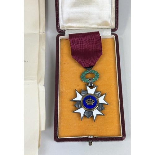 330 - A BELGIUM ORDER OF THE CROWN MEDAL IN CASE TOGETHER WITH RELATED EPHEMERA