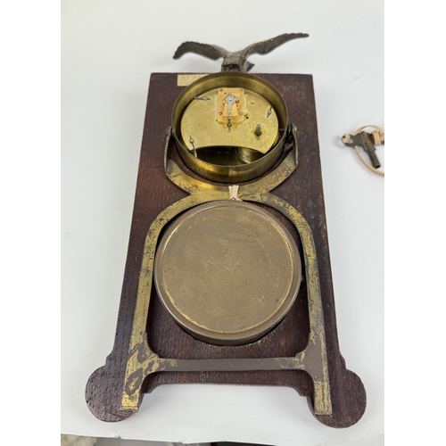 333 - AN ANTIQUE CLOCK AND BAROMETER WITH BRASS MOUNTS AND EAGLE SURMOUNT
With key.
35cm x 18cm... 