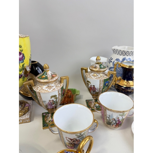 473 - A MIXED LOT OF CHINA TO INCLUDE TWO DRESDEN URNS, TWO SMALLER VIENNA URNS AND OTHER VARIOUS CHINA IN... 