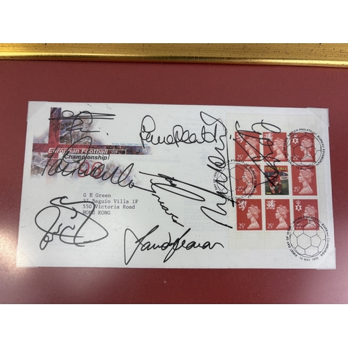 475 - A ENVELOPE SIGNED BY PLAYERS FROM THE ENGLAND '96 SQUAD TO INCLUDE PAUL GASCOIGNE, PAUL INCE AND ALA... 