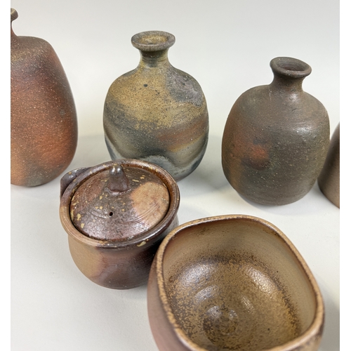 489 - JAPANESE STONEWARE STUDIO CERAMICS
Some marked to verso.
Largest 15cm H