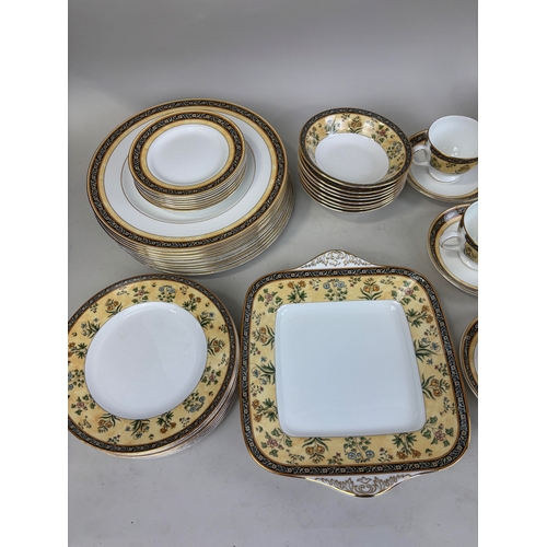 491 - A WEDGEWOOD CHINA 'INDIAN' DINNER/TEA SERVICE
67 Pieces