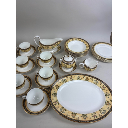 491 - A WEDGEWOOD CHINA 'INDIAN' DINNER/TEA SERVICE
67 Pieces