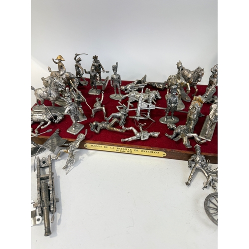 493 - A COLLECTION OF MILITARY METAL MODELS DEPICTING SCENES DE LA BATAILLE DE WATERLOO
Together with a ce... 