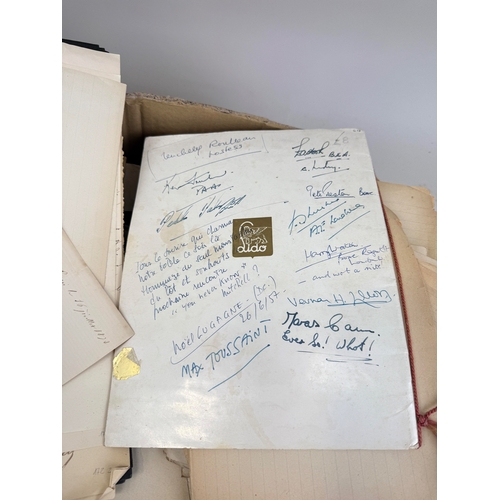 499 - A BOX OF MOSTLY FRENCH AUTOGRAPHS, SIGNATURES AND CORRESPONDENCES