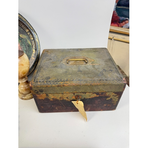 535 - A CHNIESE PAPIER MACHE TRAY TOGETHER WITH ANOTHER TRAY, TWO LAMPS, SHEAFFER ROYAL DOULTON CESK SET A... 