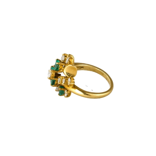 10 - AN 18CT GOLD, EMERALD AND DIAMOND RING
Weight: 8.6gms
