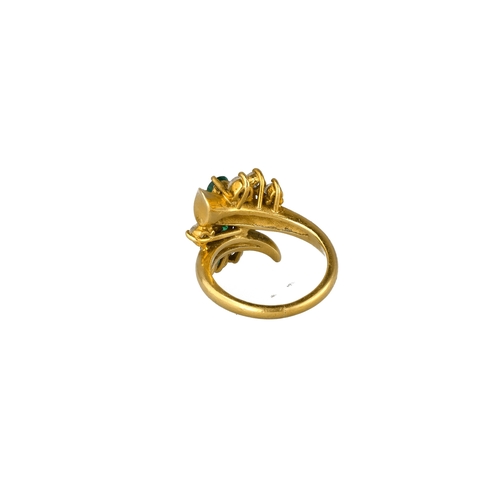 10 - AN 18CT GOLD, EMERALD AND DIAMOND RING
Weight: 8.6gms