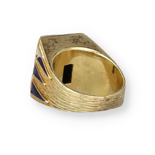 11 - A GENTLEMAN'S 14 CARAT GOLD TEXTURED SIGNET RING, SET WITH A RECTANGULAR LAPIS LAZULI PLAQUE
The sho... 