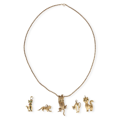 14 - A MODERN 9CT GOLD ARTICULATED PENDANT IN THE FORM OF A CAT, WITH STONE SET EYES, ON A 9CT GOLD TWIST... 