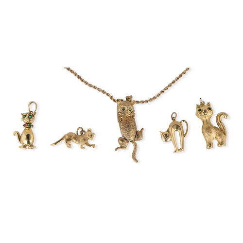 14 - A MODERN 9CT GOLD ARTICULATED PENDANT IN THE FORM OF A CAT, WITH STONE SET EYES, ON A 9CT GOLD TWIST... 