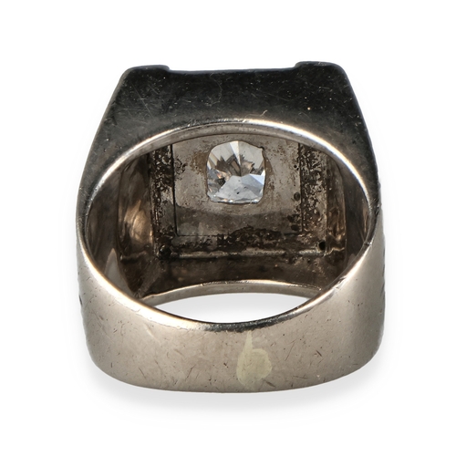 18 - AN 18CT WHITE GOLD AND DIAMOND RING, CENTRE STONE 1.5CT
Weight: 18.9gms