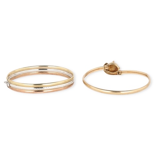 20 - A 9CT GOLD BRACELET WITH CAT'S HEAD WITH STONE-SET EYES, TOGETHER WITH A THREE COLOUR 9CT GOLD BRACE... 