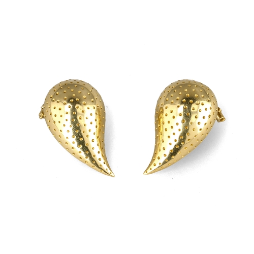 22 - A PAIR OF TIFFANY 18CT GOLD EARRINGS
Total weight: 12.1gms