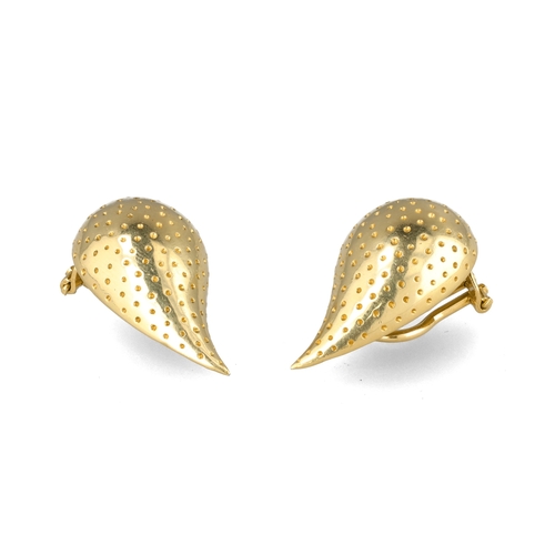 22 - A PAIR OF TIFFANY 18CT GOLD EARRINGS
Total weight: 12.1gms