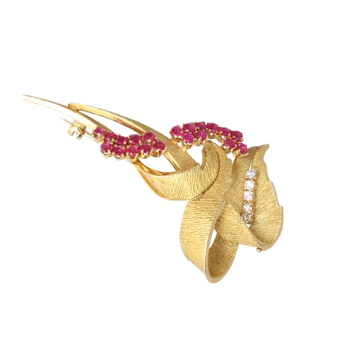32A - AN 18CT GOLD BROOCH SET WITH RUBIES AND DIAMONDS
Weight; 16.6gms