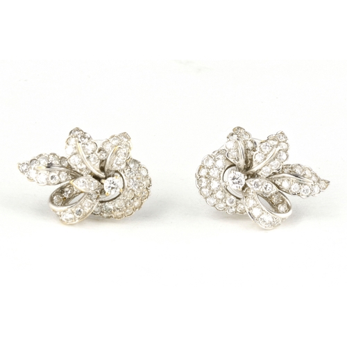 6 - A PAIR OF 18CT WHITE GOLD DIAMOND EARRINGS
Total weight: 5gms