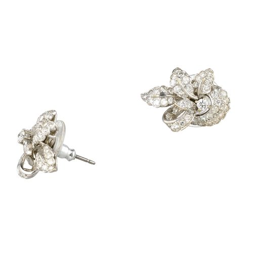 6 - A PAIR OF 18CT WHITE GOLD DIAMOND EARRINGS
Total weight: 5gms