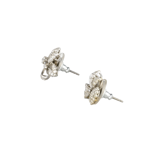 6 - A PAIR OF 18CT WHITE GOLD DIAMOND EARRINGS
Total weight: 5gms