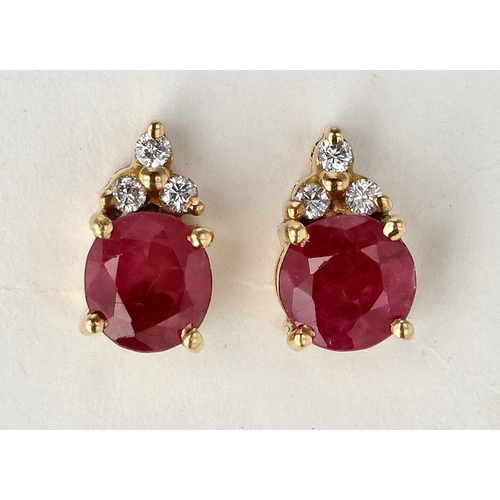13 - A PAIR OF 18CT GOLD RUBY AND DIAMOND EARRINGS
4 gms