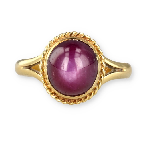 18 - AN 18CT GOLD STAR RUBY RING
5.4 gms