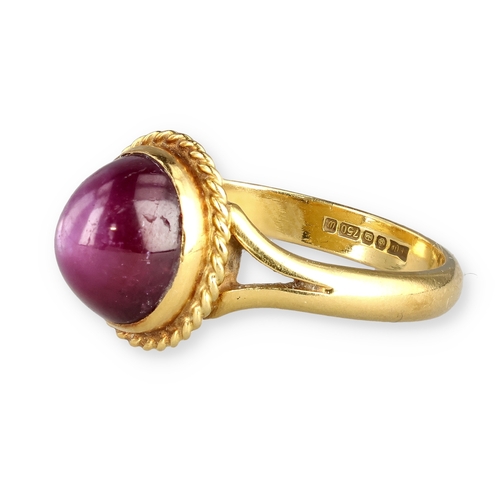 18 - AN 18CT GOLD STAR RUBY RING
5.4 gms