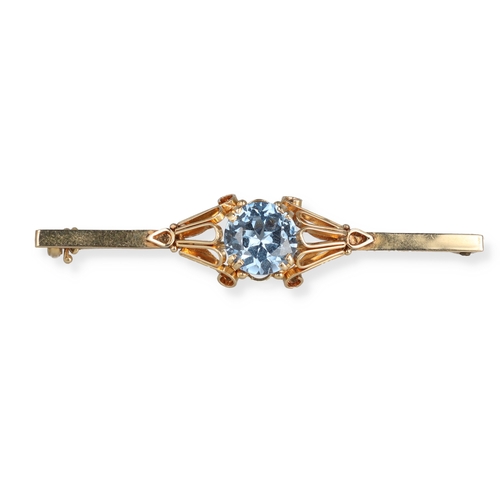 44 - A 15CT GOLD AQUAMARINE BROOCH
Weight: 4.3gms