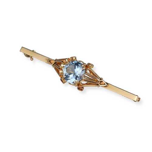 44 - A 15CT GOLD AQUAMARINE BROOCH
Weight: 4.3gms