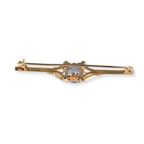 44 - A 15CT GOLD AQUAMARINE BROOCH
Weight: 4.3gms