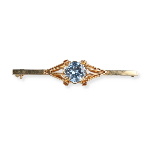 44 - A 15CT GOLD AQUAMARINE BROOCH
Weight: 4.3gms